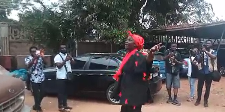 VIDEO: Aunt of slain Immigration Officer invokes curses on suspects