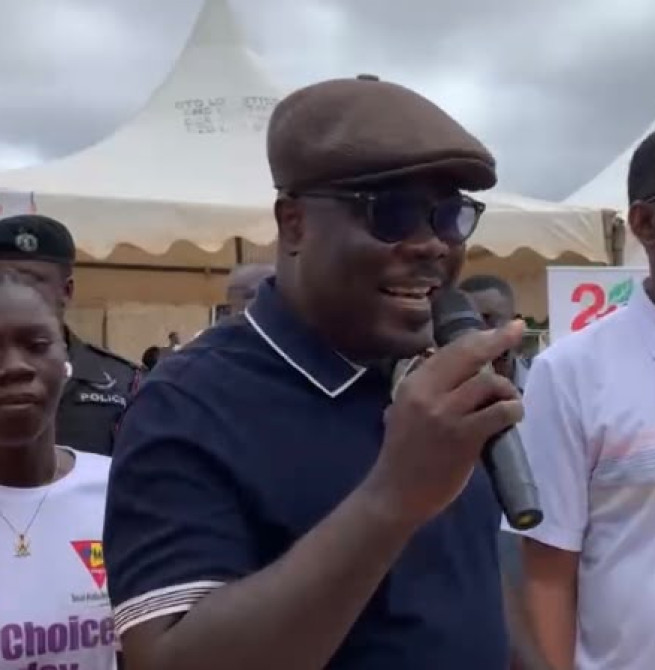 Bono Minister singles out Sompa FM for praise