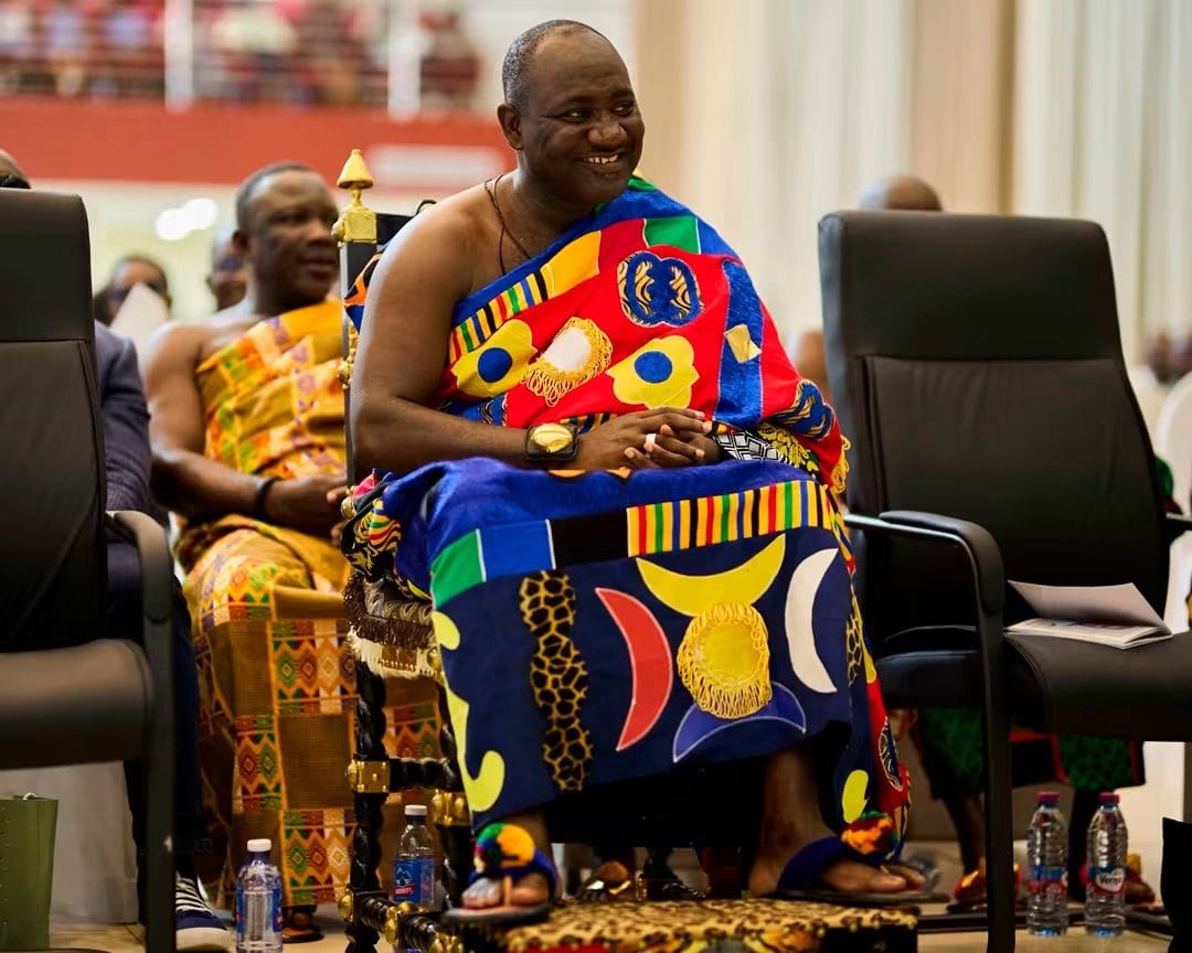 Sunyanimanhene presents educational materials to SHS students