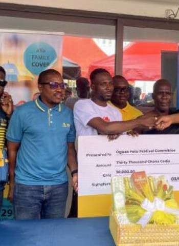 MTN Ghana Reaffirms Dedication Towards Oguaa Fetu Afahye with GH¢30,000 Cash Donation